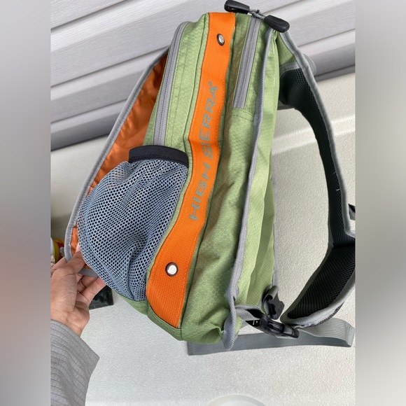 High Sierra one shoulder backpack - Picture 10 of 12